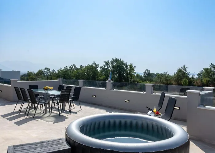 Infinity Willa Kaštel Novi