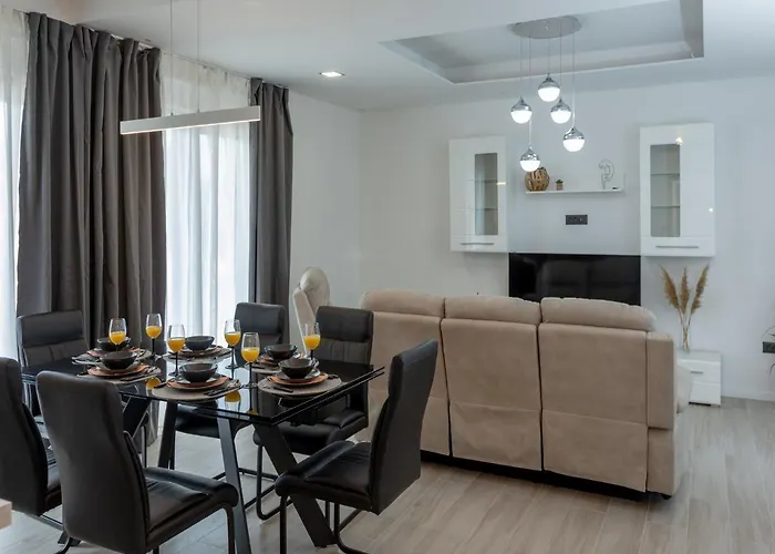 Willa Infinity Kaštel Novi