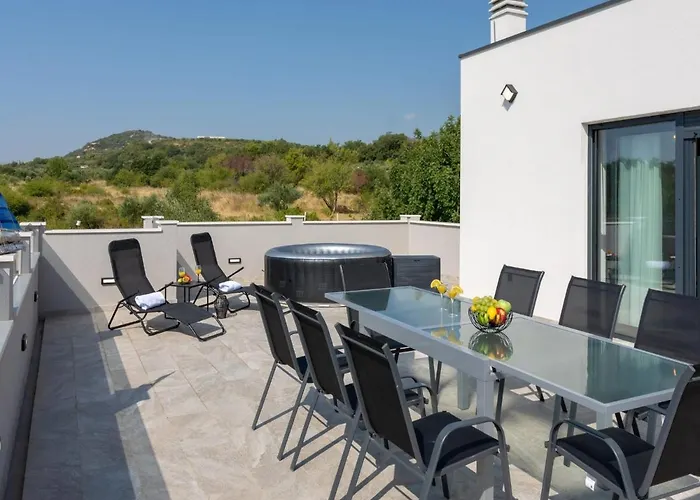 Willa Infinity Kaštel Novi