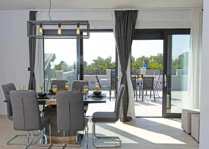 Willa Infinity Kaštel Novi
