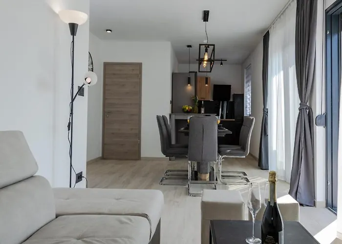 Willa Infinity Kaštel Novi