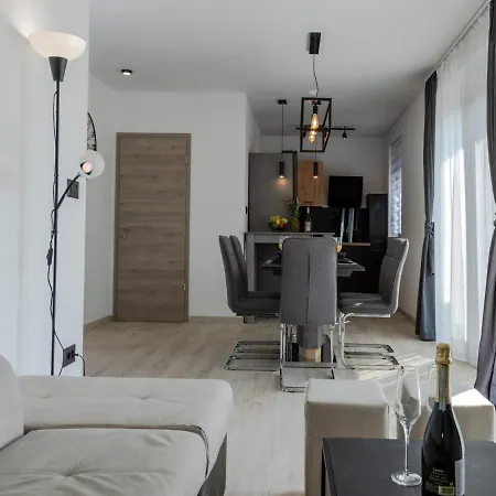 빌라 Infinity Kaštel Novi